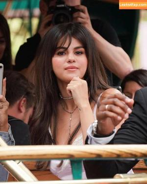 Selena Gomez photo #5421