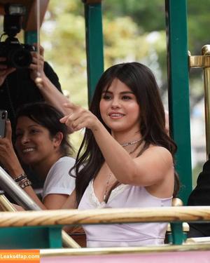 Selena Gomez photo #5424