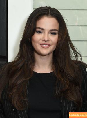 Selena Gomez photo #5444