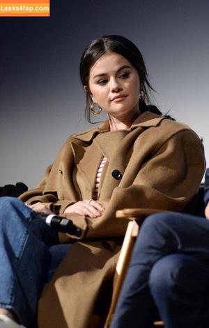 Selena Gomez photo #5448