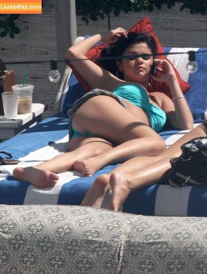 Selena Gomez photo #5484