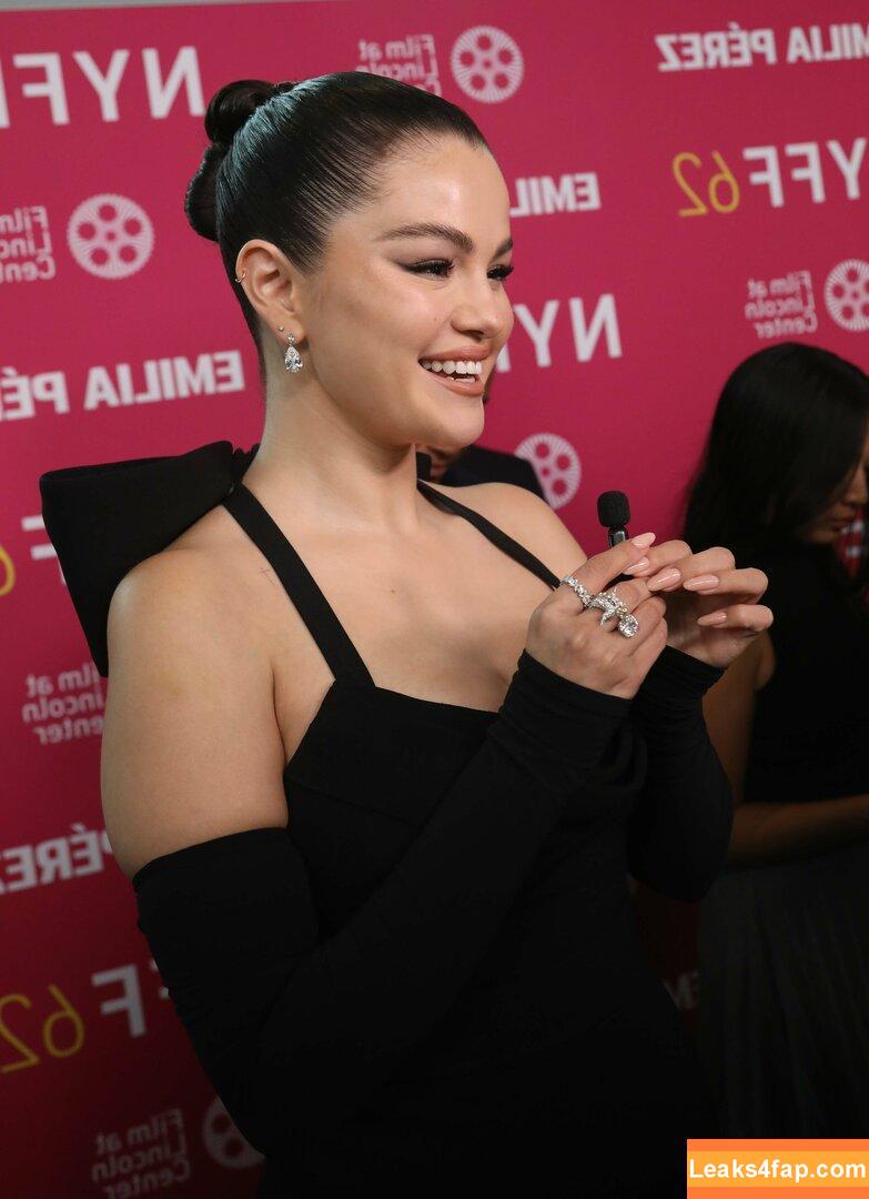 Selena Gomez / Selena / https: / selena.gomez / selenagomez leaked photo photo #6059
