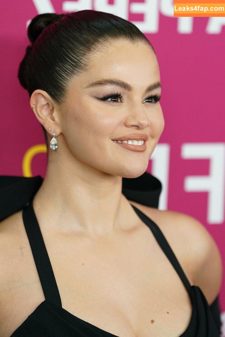 Selena Gomez / Selena / https: / selena.gomez / selenagomez leaked photo photo #6070