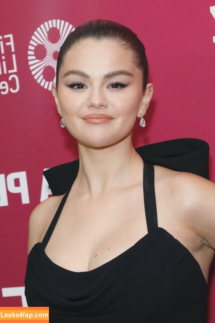 Selena Gomez / Selena / https: / selena.gomez / selenagomez leaked photo photo #6072