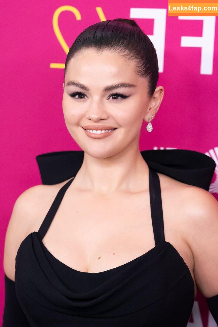 Selena Gomez / Selena / https: / selena.gomez / selenagomez leaked photo photo #6077