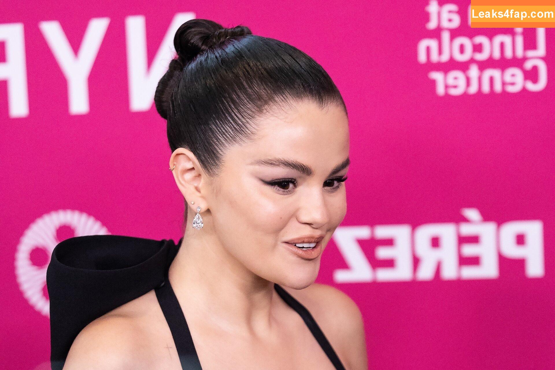 Selena Gomez / Selena / https: / selena.gomez / selenagomez leaked photo photo #6079