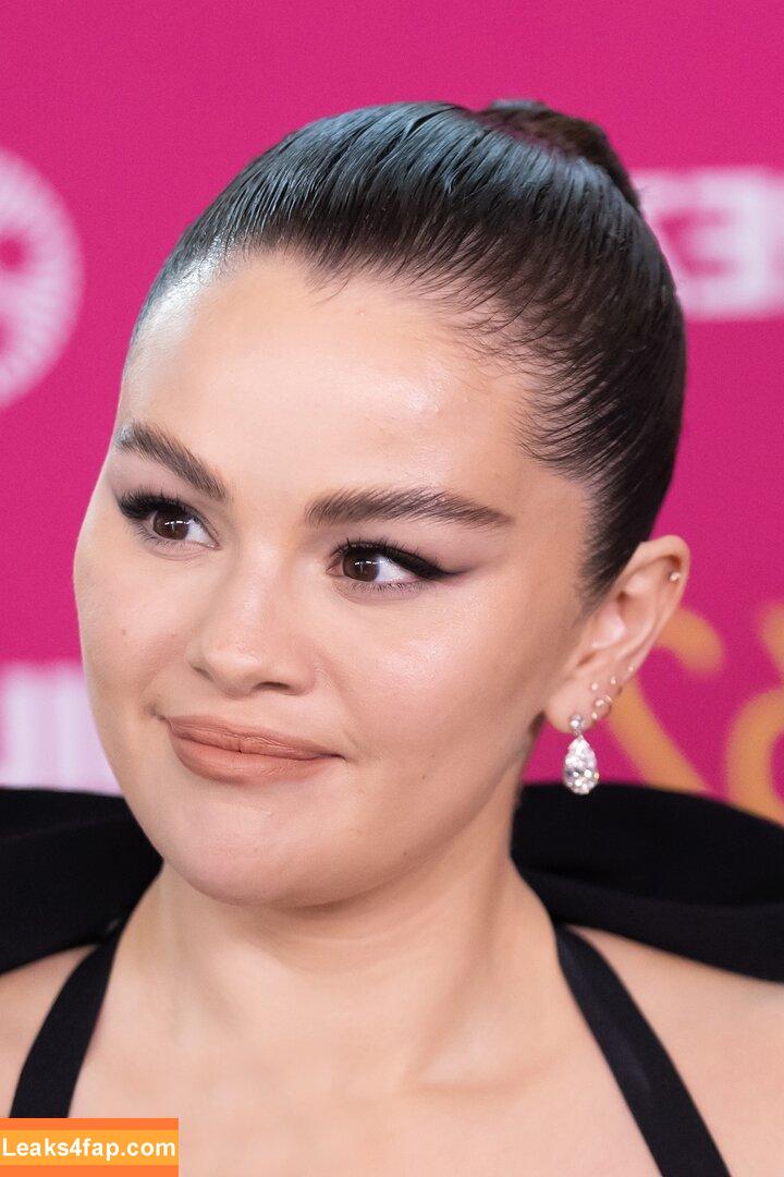 Selena Gomez / Selena / https: / selena.gomez / selenagomez leaked photo photo #6080