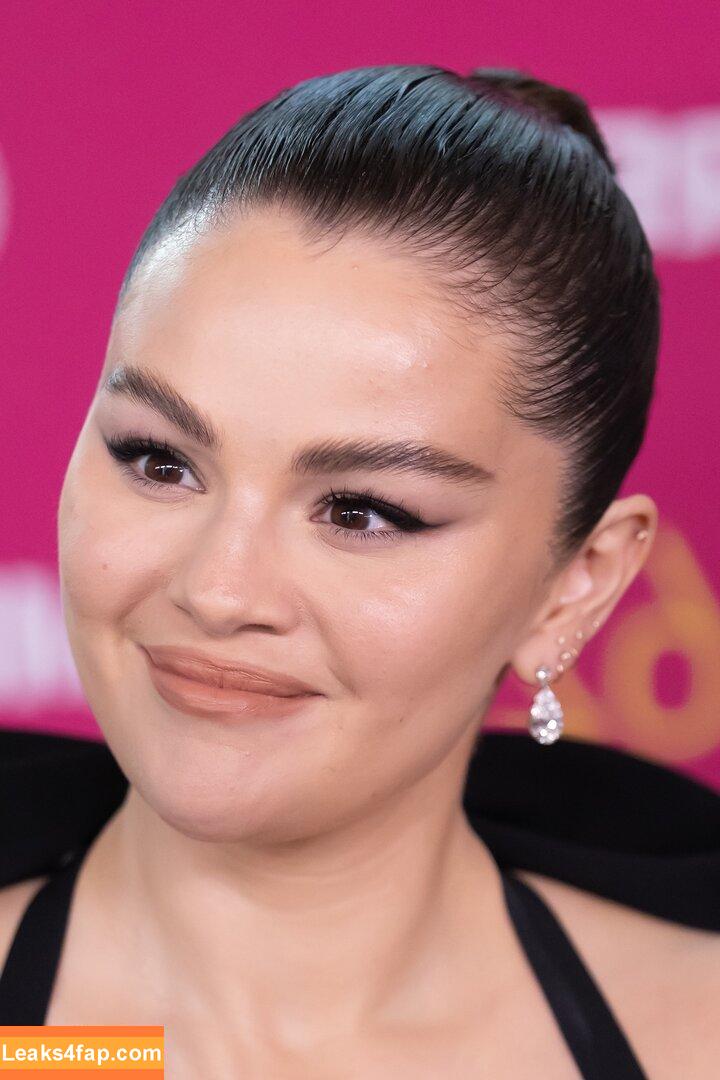 Selena Gomez / Selena / https: / selena.gomez / selenagomez leaked photo photo #6081