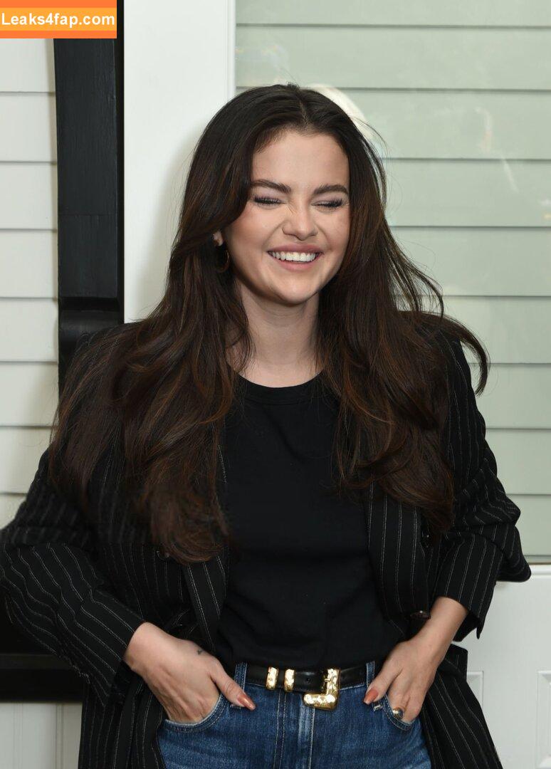 Selena Gomez / Selena / https: / selena.gomez / selenagomez leaked photo photo #6114