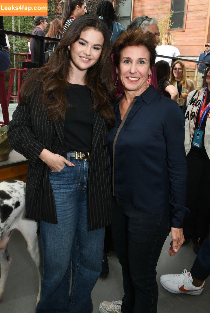 Selena Gomez / Selena / https: / selena.gomez / selenagomez leaked photo photo #6122