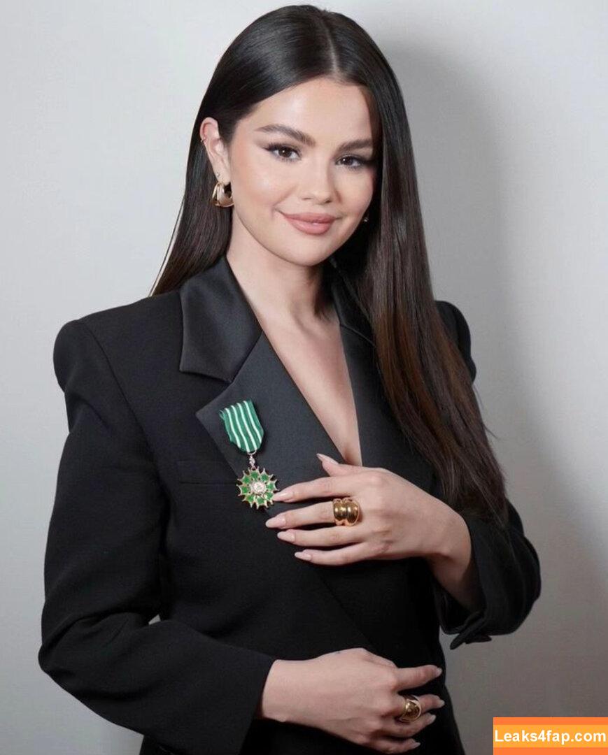 Selena Gomez / Selena / https: / selena.gomez / selenagomez leaked photo photo #6125