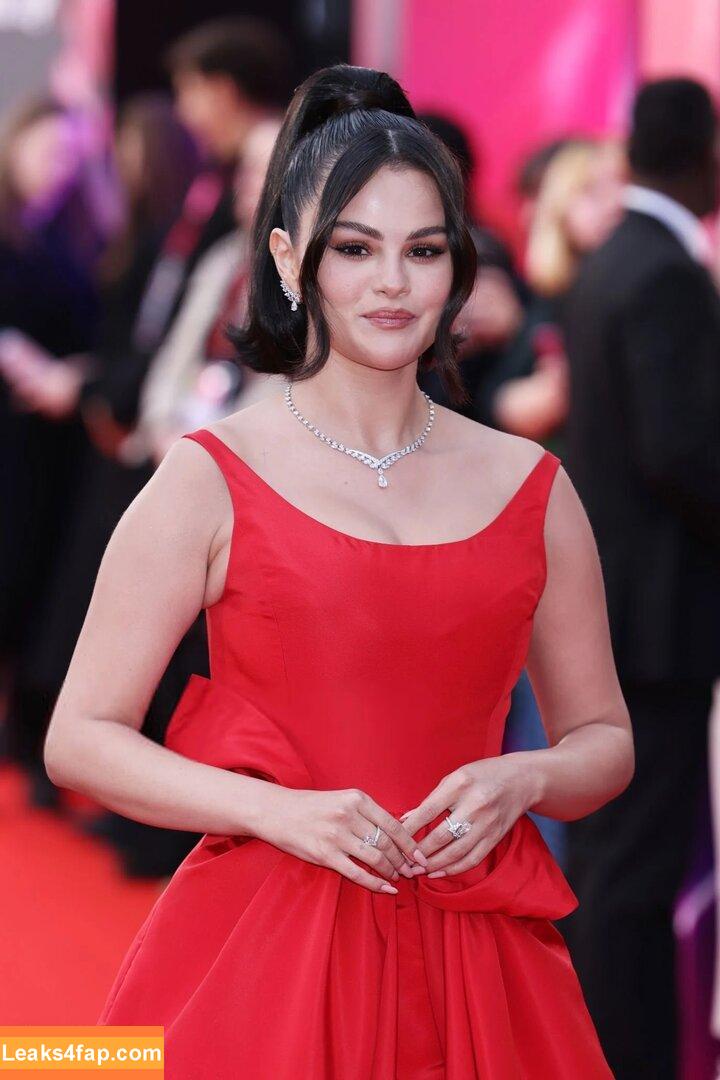 Selena Gomez / Selena / https: / selena.gomez / selenagomez leaked photo photo #6366