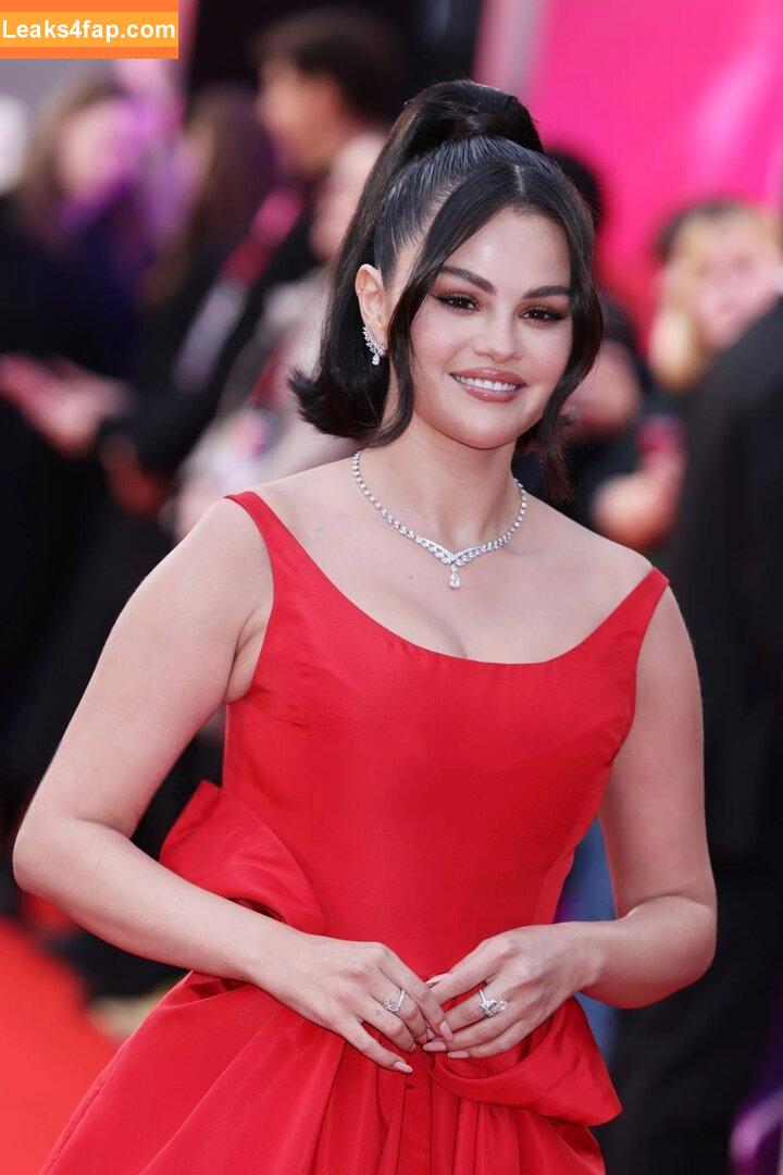 Selena Gomez / Selena / https: / selena.gomez / selenagomez leaked photo photo #6369