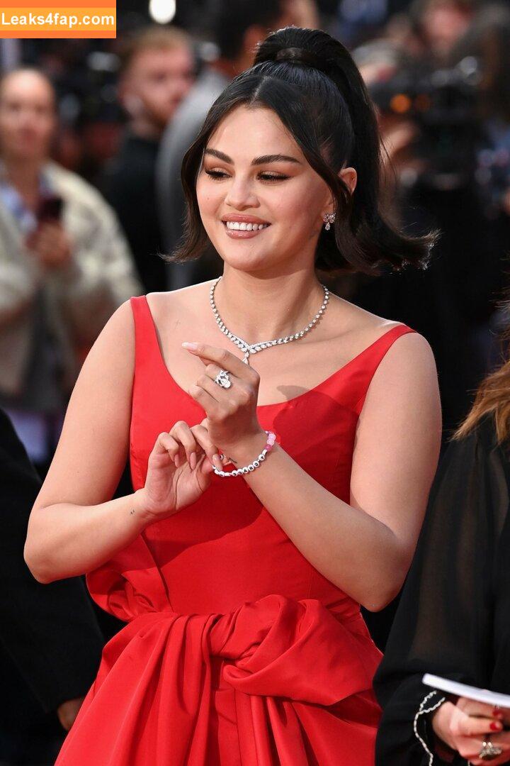 Selena Gomez / Selena / https: / selena.gomez / selenagomez leaked photo photo #6440