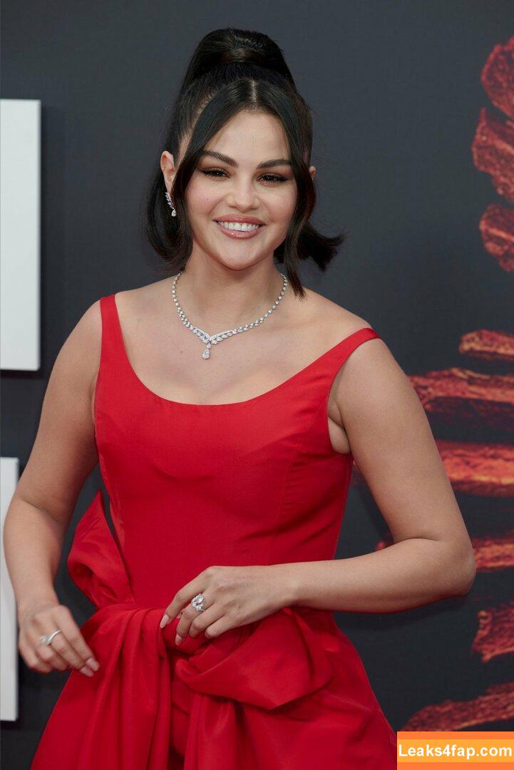 Selena Gomez / Selena / https: / selena.gomez / selenagomez leaked photo photo #6444