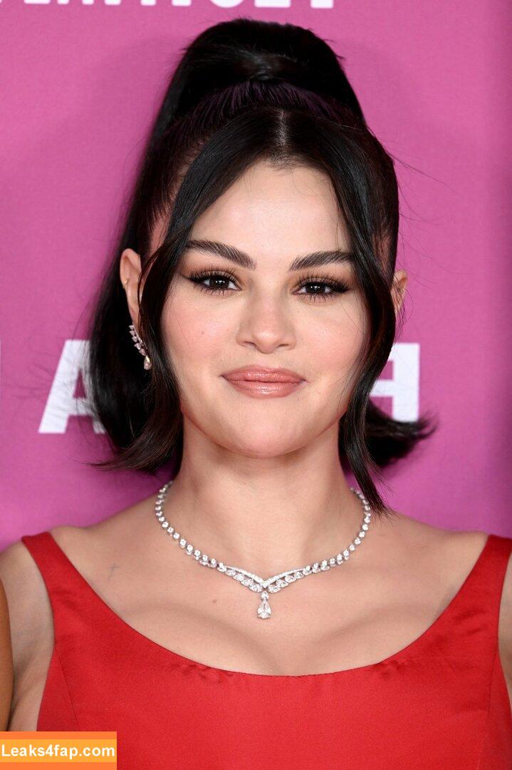 Selena Gomez / Selena / https: / selena.gomez / selenagomez leaked photo photo #6447
