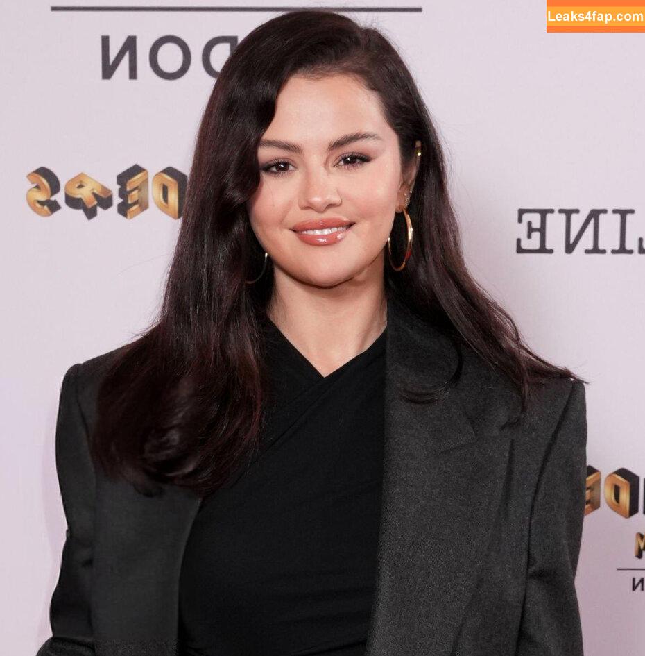 Selena Gomez / Selena / https: / selena.gomez / selenagomez leaked photo photo #6454
