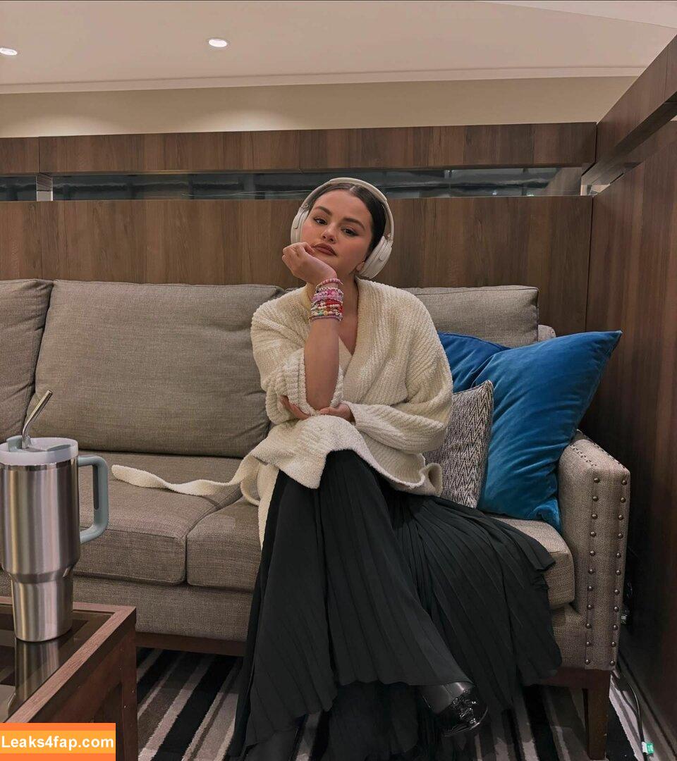 Selena Gomez / Selena / https: / selena.gomez / selenagomez leaked photo photo #6561