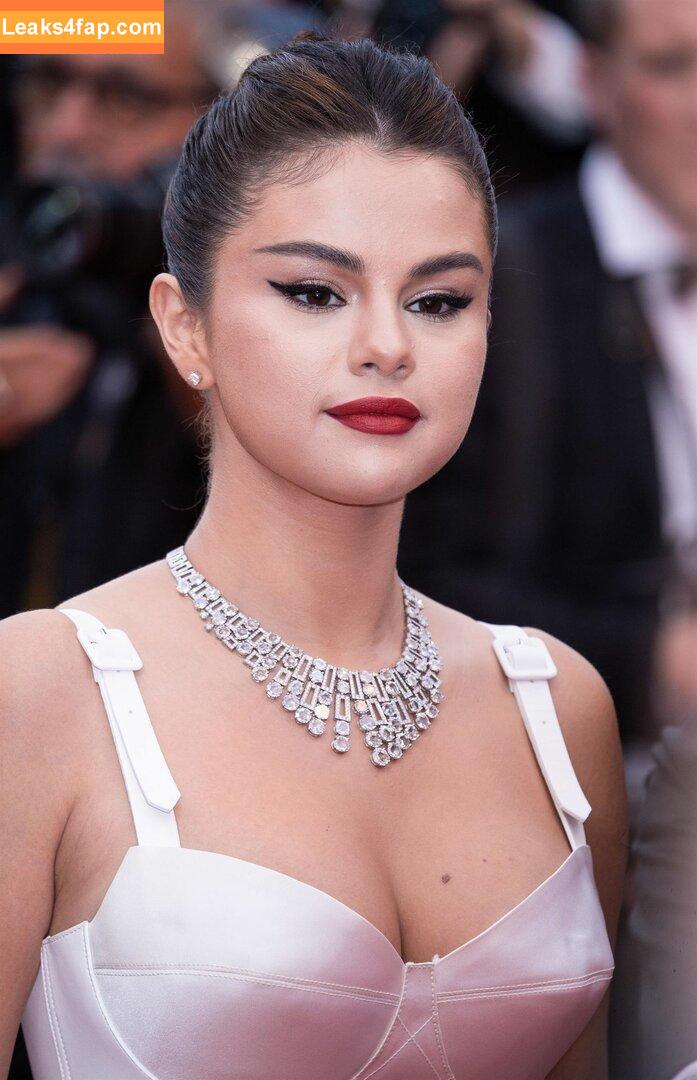 Selena Gomez / Selena / https: / selena.gomez / selenagomez leaked photo photo #6592