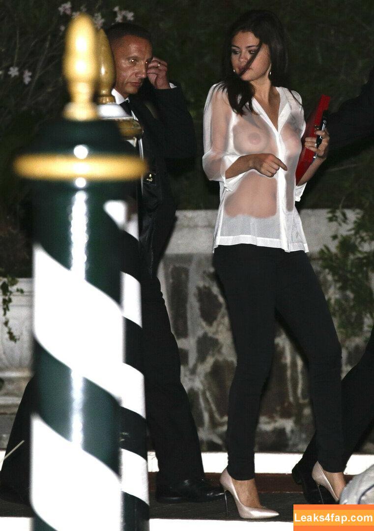 Selena Gomez / Selena / https: / selena.gomez / selenagomez leaked photo photo #6614
