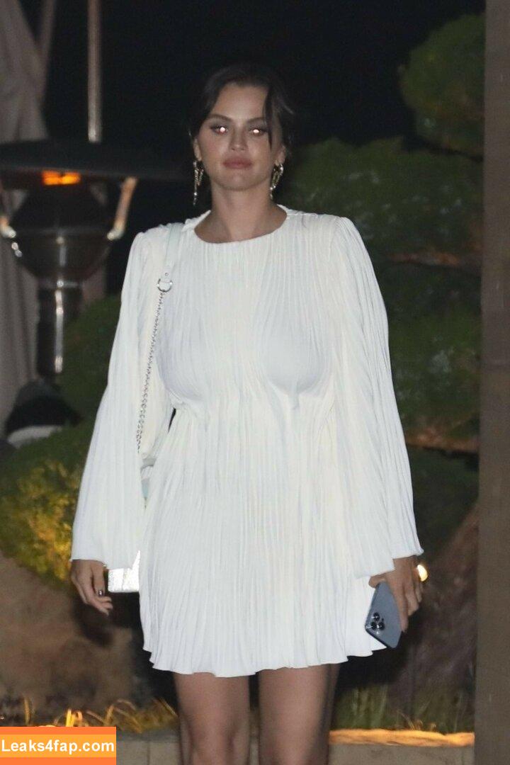 Selena Gomez / Selena / https: / selena.gomez / selenagomez leaked photo photo #6625