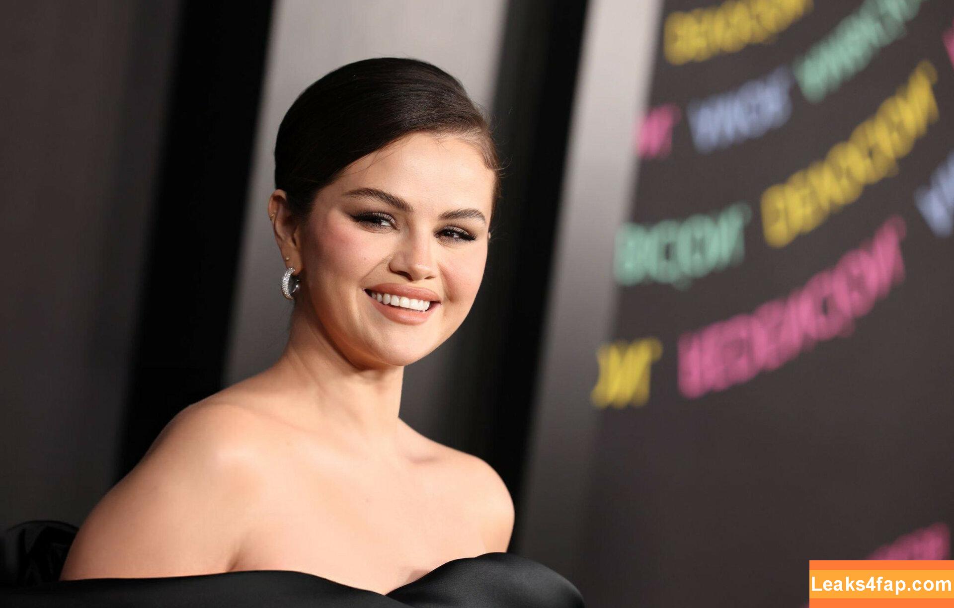 Selena Gomez / Selena / https: / selena.gomez / selenagomez leaked photo photo #6907