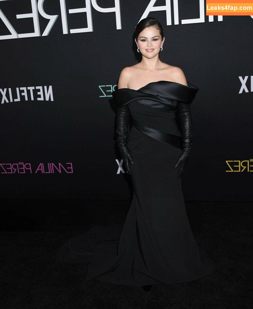 Selena Gomez / Selena / https: / selena.gomez / selenagomez leaked photo photo #6908