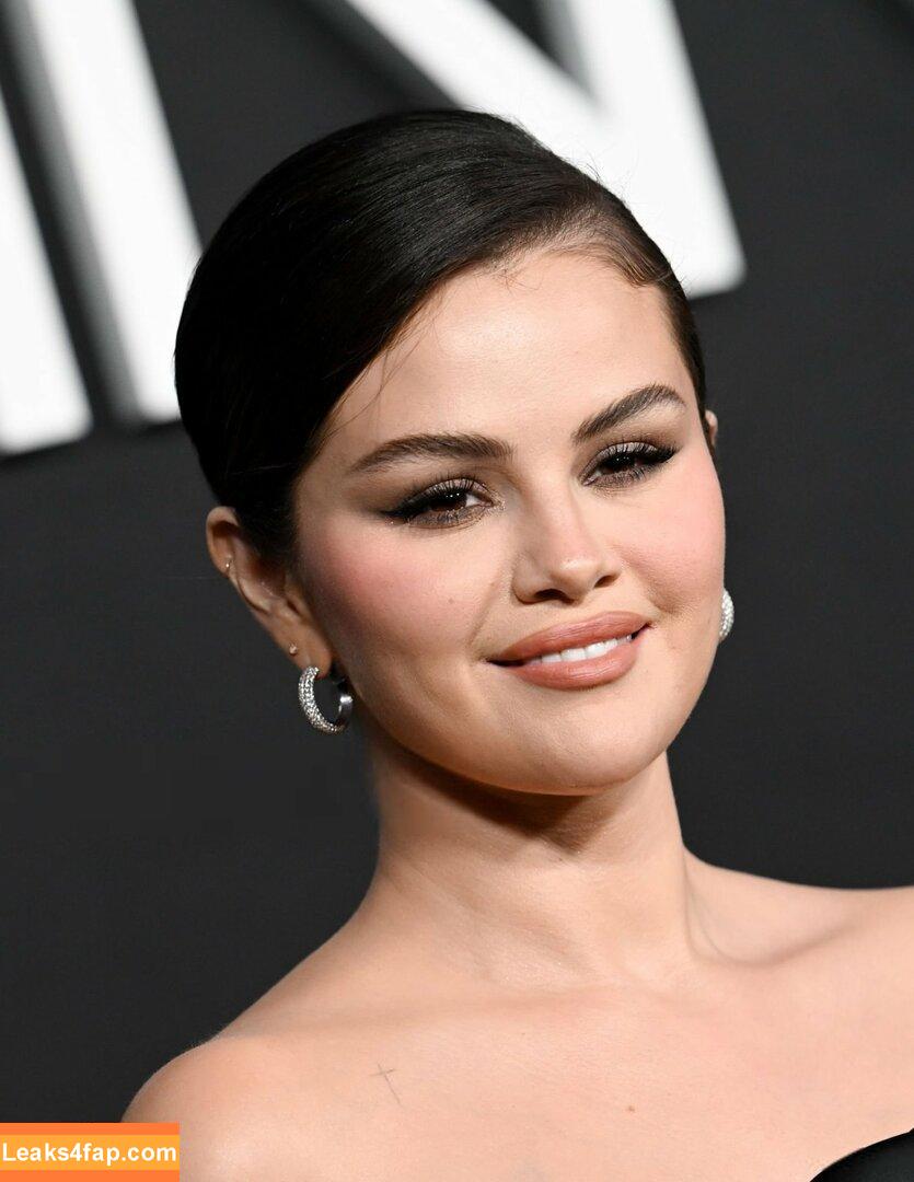 Selena Gomez / Selena / https: / selena.gomez / selenagomez leaked photo photo #6932