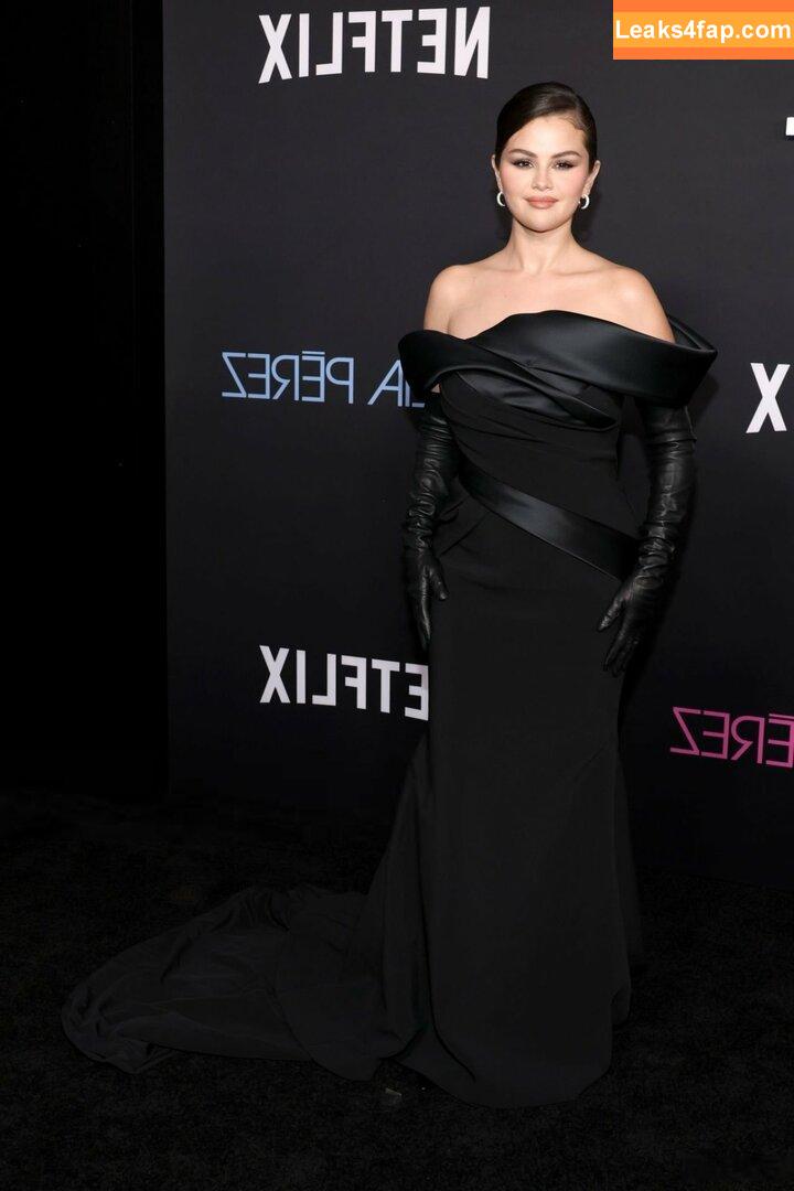 Selena Gomez / Selena / https: / selena.gomez / selenagomez leaked photo photo #6934