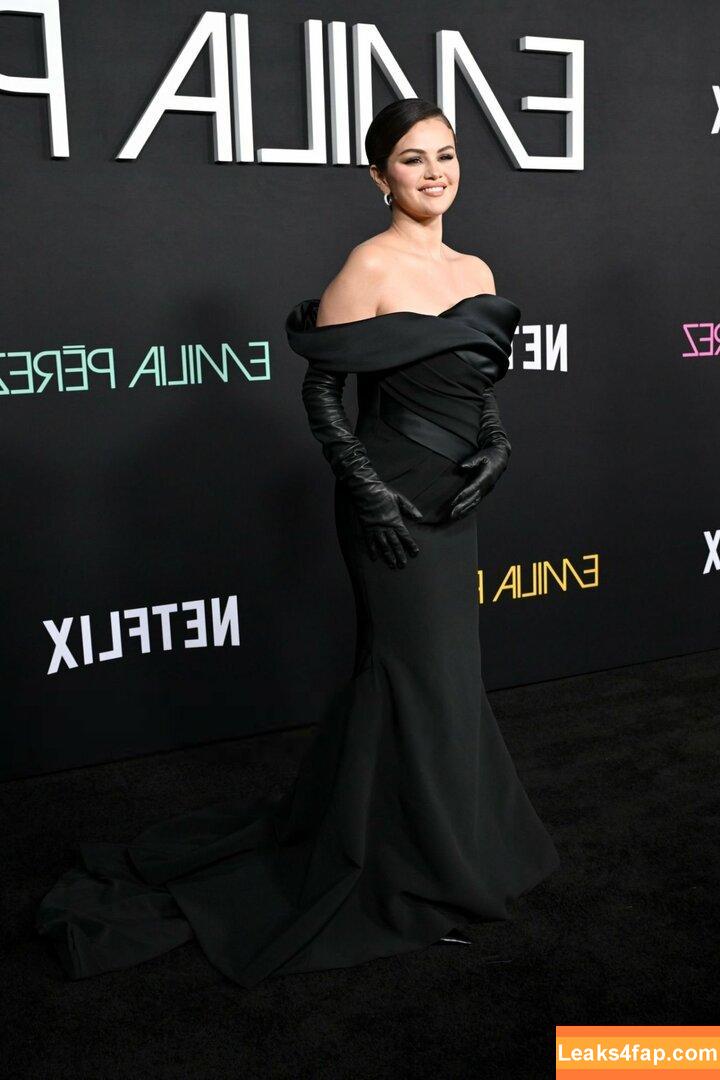 Selena Gomez / Selena / https: / selena.gomez / selenagomez leaked photo photo #6936