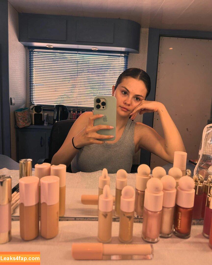 Selena Gomez / Selena / https: / selena.gomez / selenagomez leaked photo photo #6956
