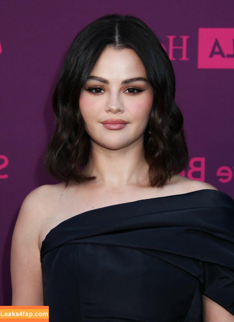 Selena Gomez / Selena / https: / selena.gomez / selenagomez leaked photo photo #6982