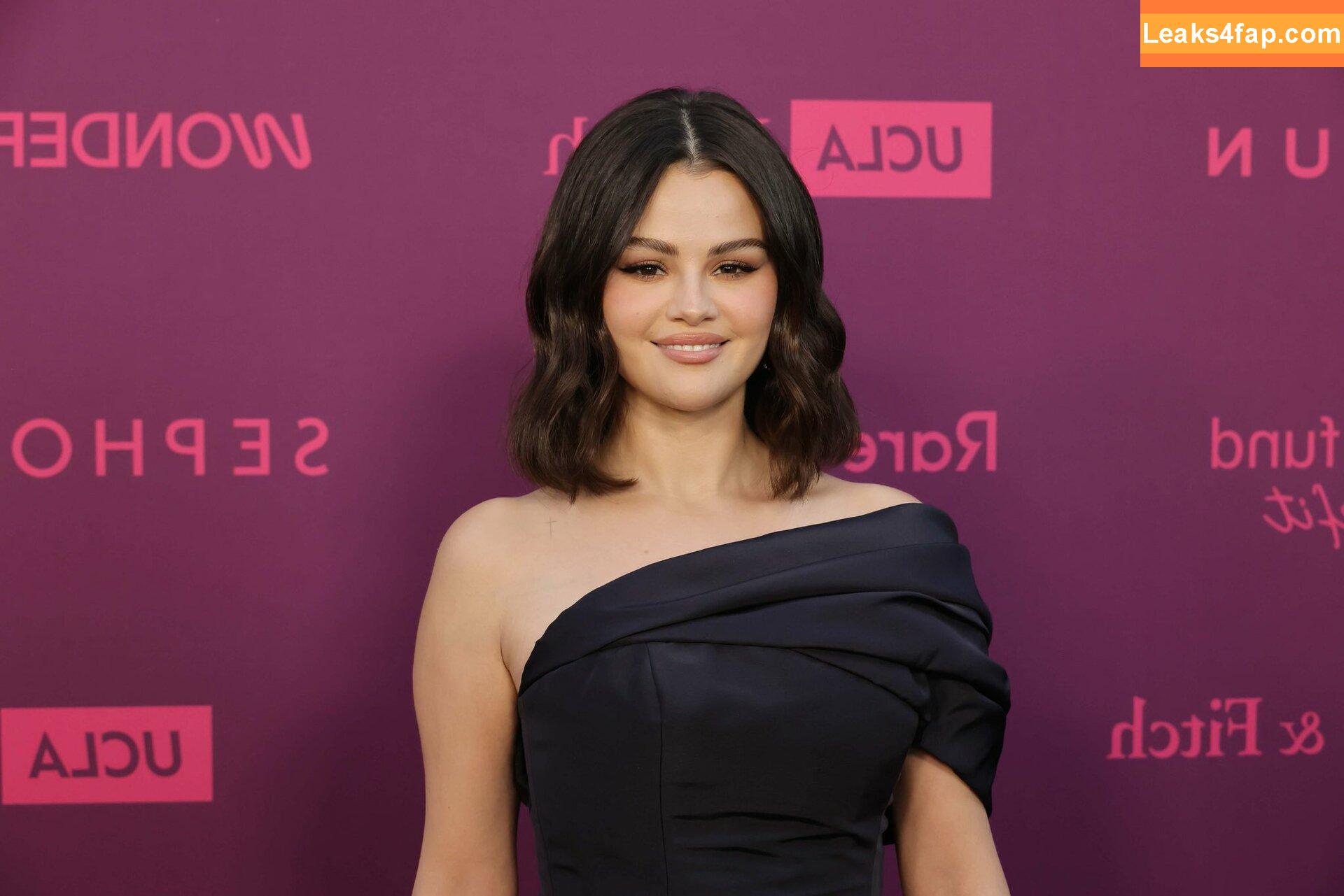 Selena Gomez / Selena / https: / selena.gomez / selenagomez leaked photo photo #6994