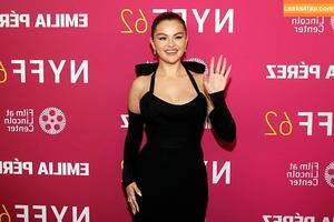 Selena Gomez photo #6038