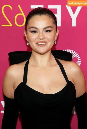Selena Gomez photo #6041