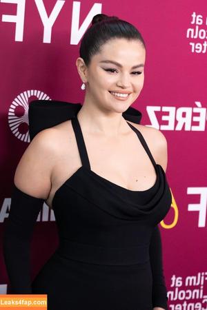 Selena Gomez photo #6074