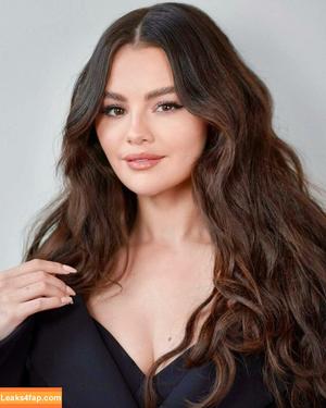 Selena Gomez photo #6111