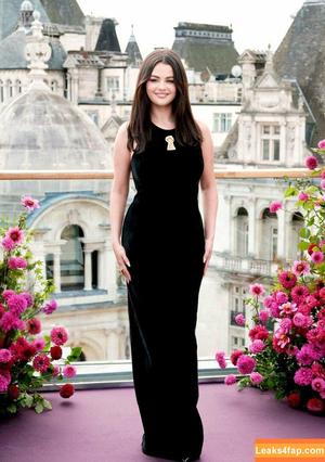 Selena Gomez photo #6361