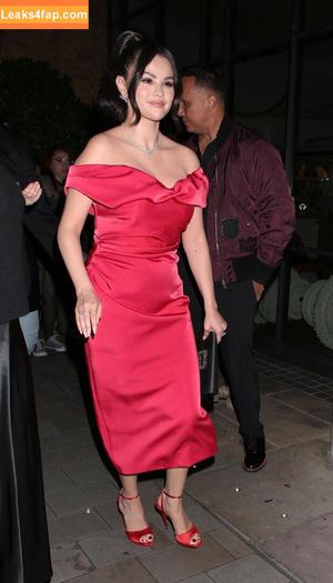 Selena Gomez photo #6465