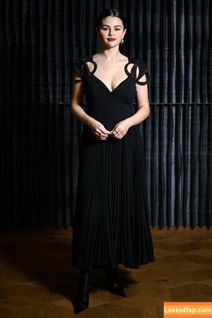 Selena Gomez photo #6493