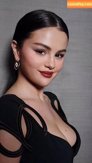 Selena Gomez photo #6571