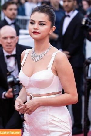 Selena Gomez photo #6595