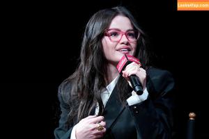 Selena Gomez photo #6737