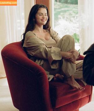 Selena Gomez photo #6741