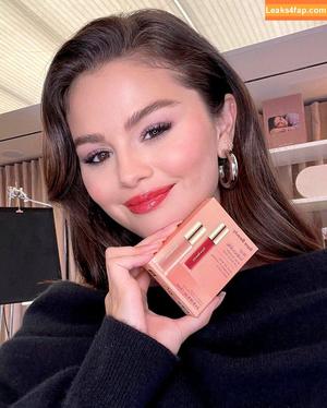 Selena Gomez photo #6780