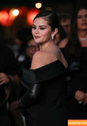 Selena Gomez photo #6893