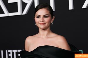 Selena Gomez photo #6901