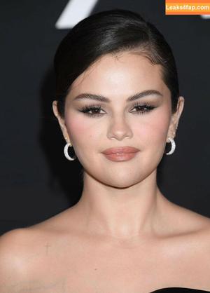 Selena Gomez photo #6903