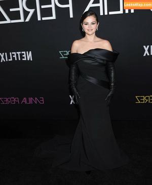 Selena Gomez photo #6908