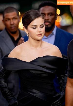 Selena Gomez photo #6922